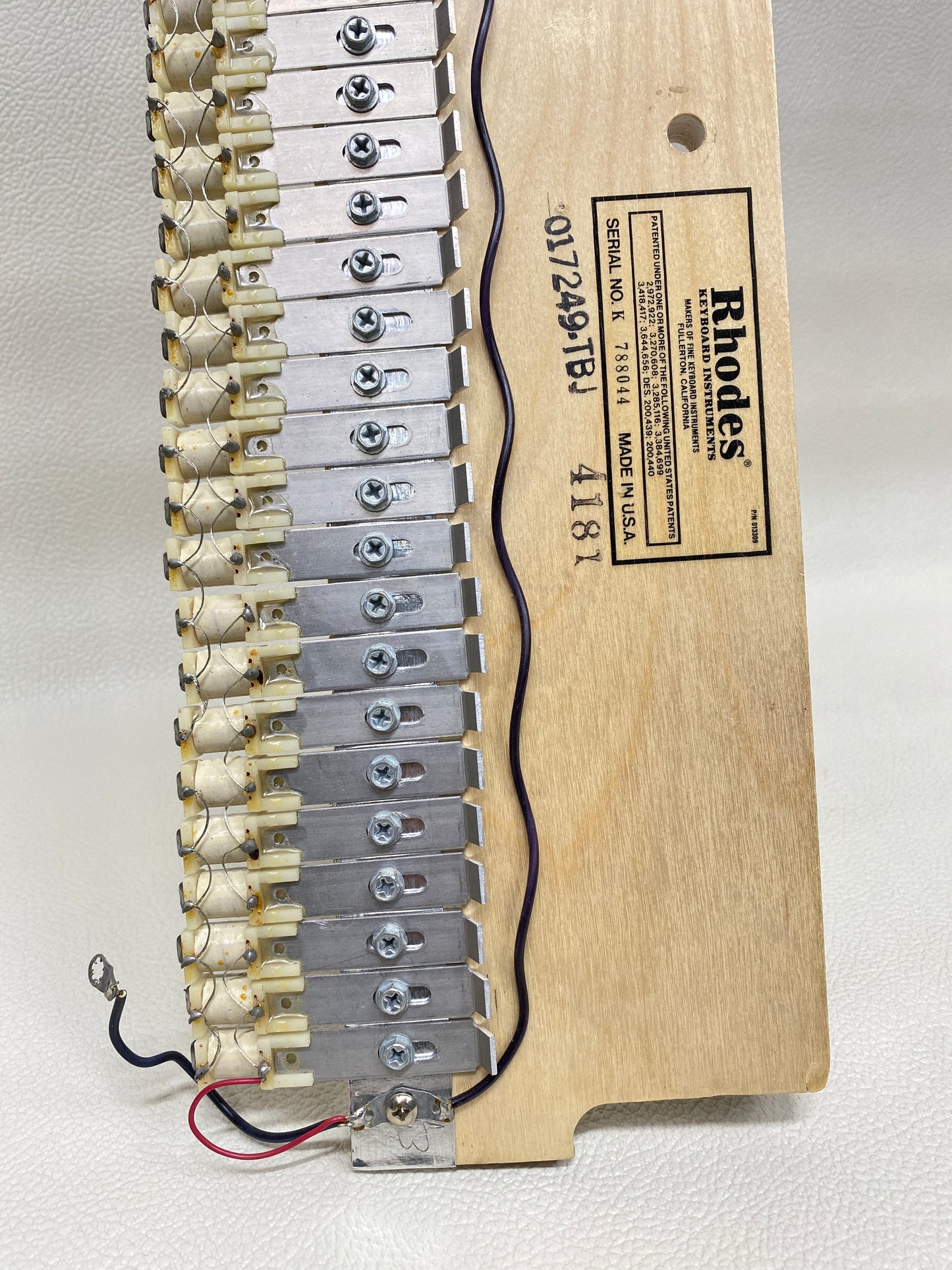 Rhodes Mark II 73 White Coil Pickups Rail Electric Piano Vintage Original 1981