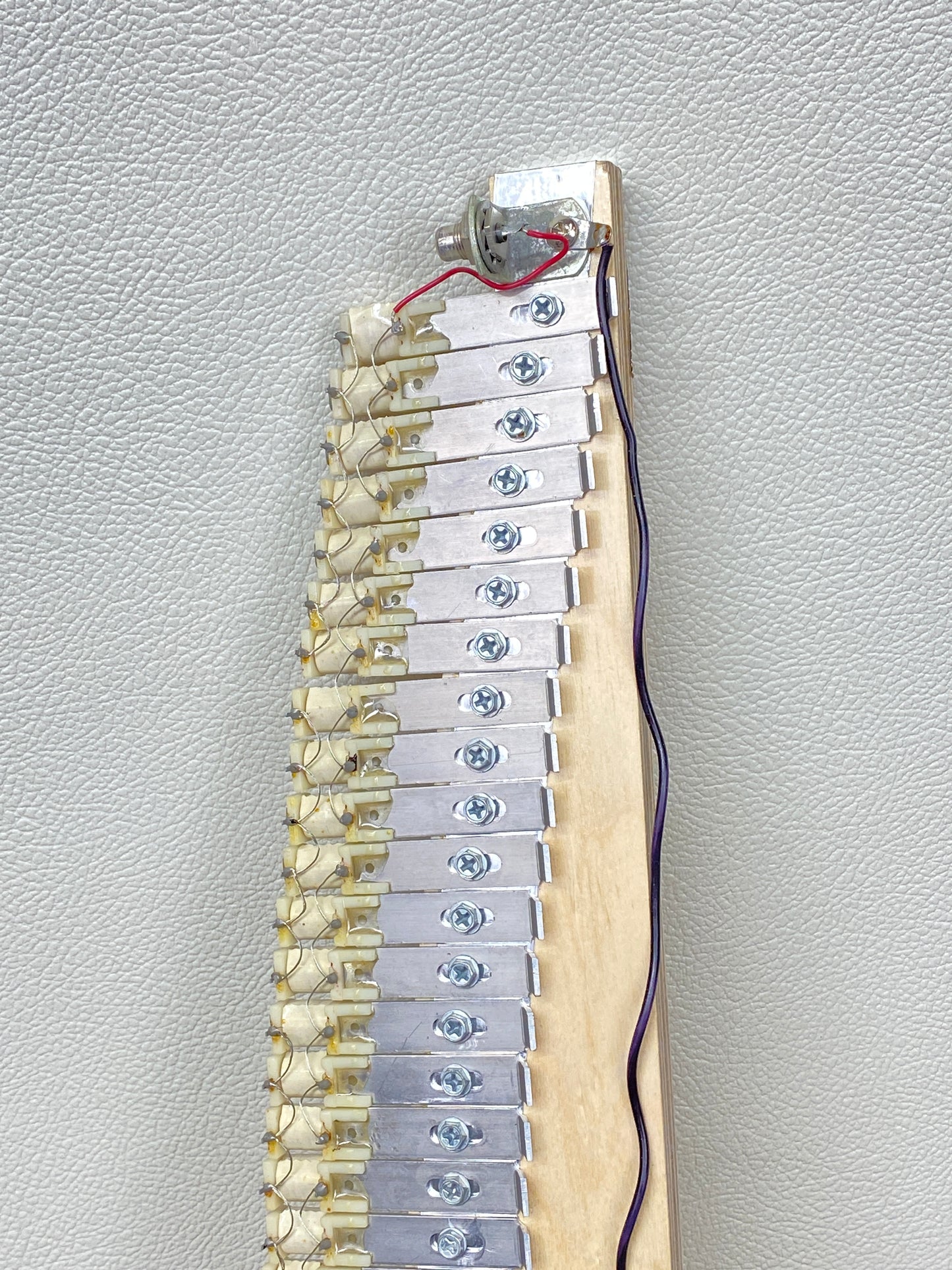 Rhodes Mark II 73 White Coil Pickups Rail Electric Piano Vintage Original 1981
