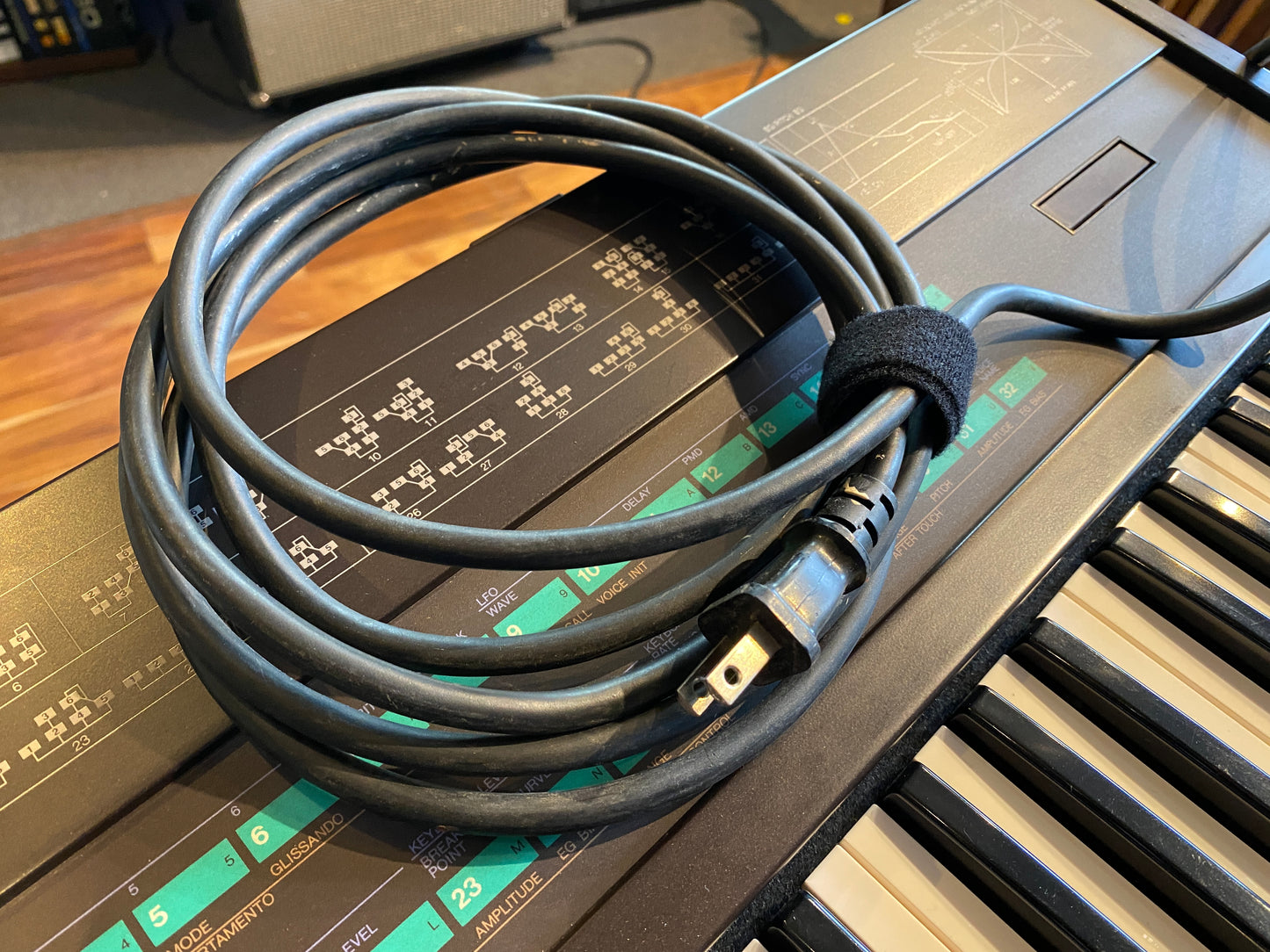 Yamaha DX7 Vintage 61-Key Digital FM Synthesizer Keyboard 1980s Pro Serviced