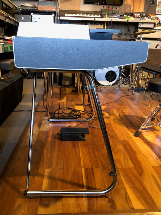 Yamaha YC-25D Combo Organ with original legs