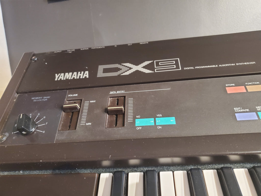 Yamaha DX9 Programmable Algorithm Synthesizer 61-Key Vintage Digital Keyboard 1980s Pro Serviced