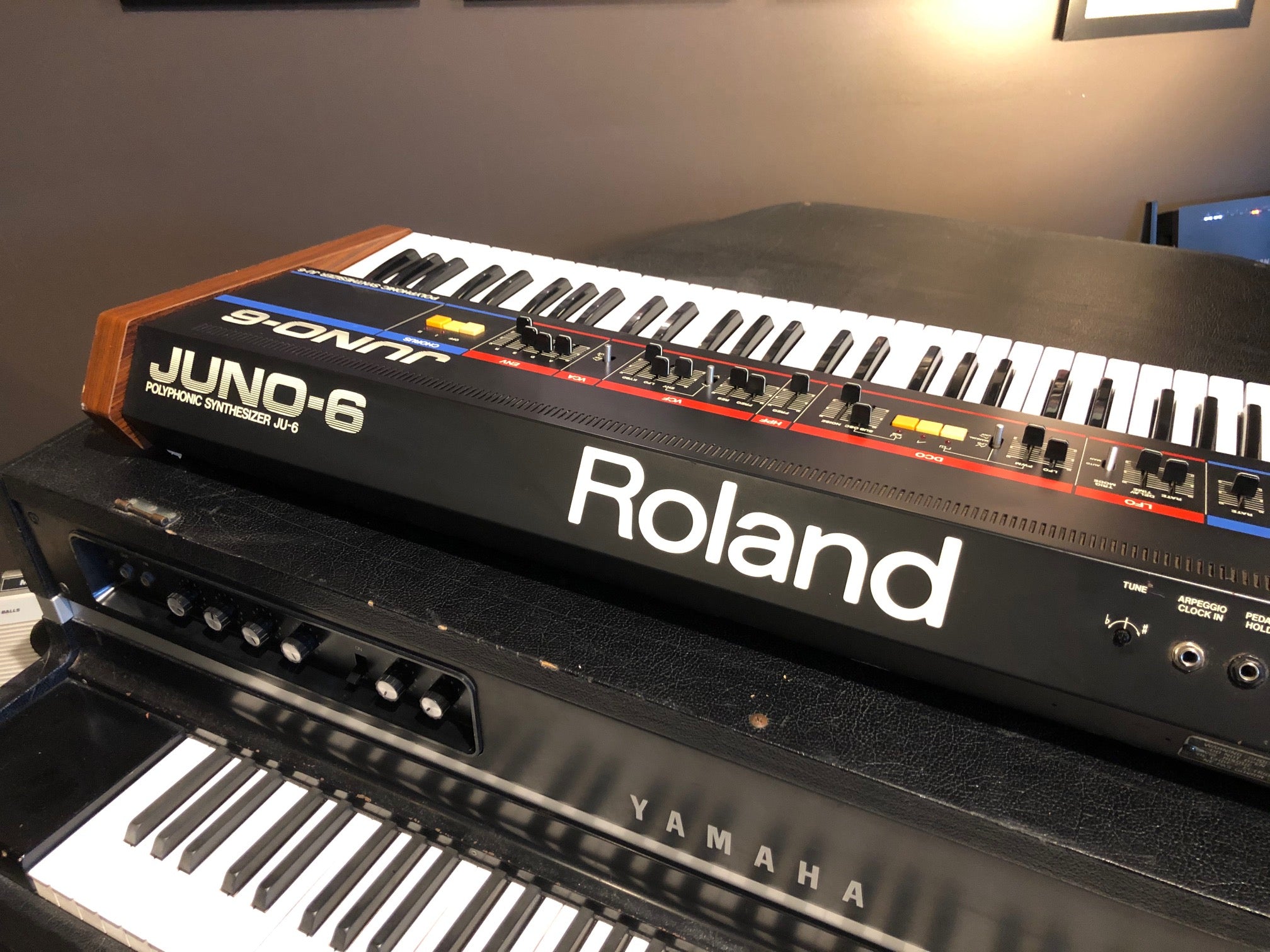 [マリンゴールド] Roland JUNO-6 Roland Juno-6 | Vintage Synth Explorer