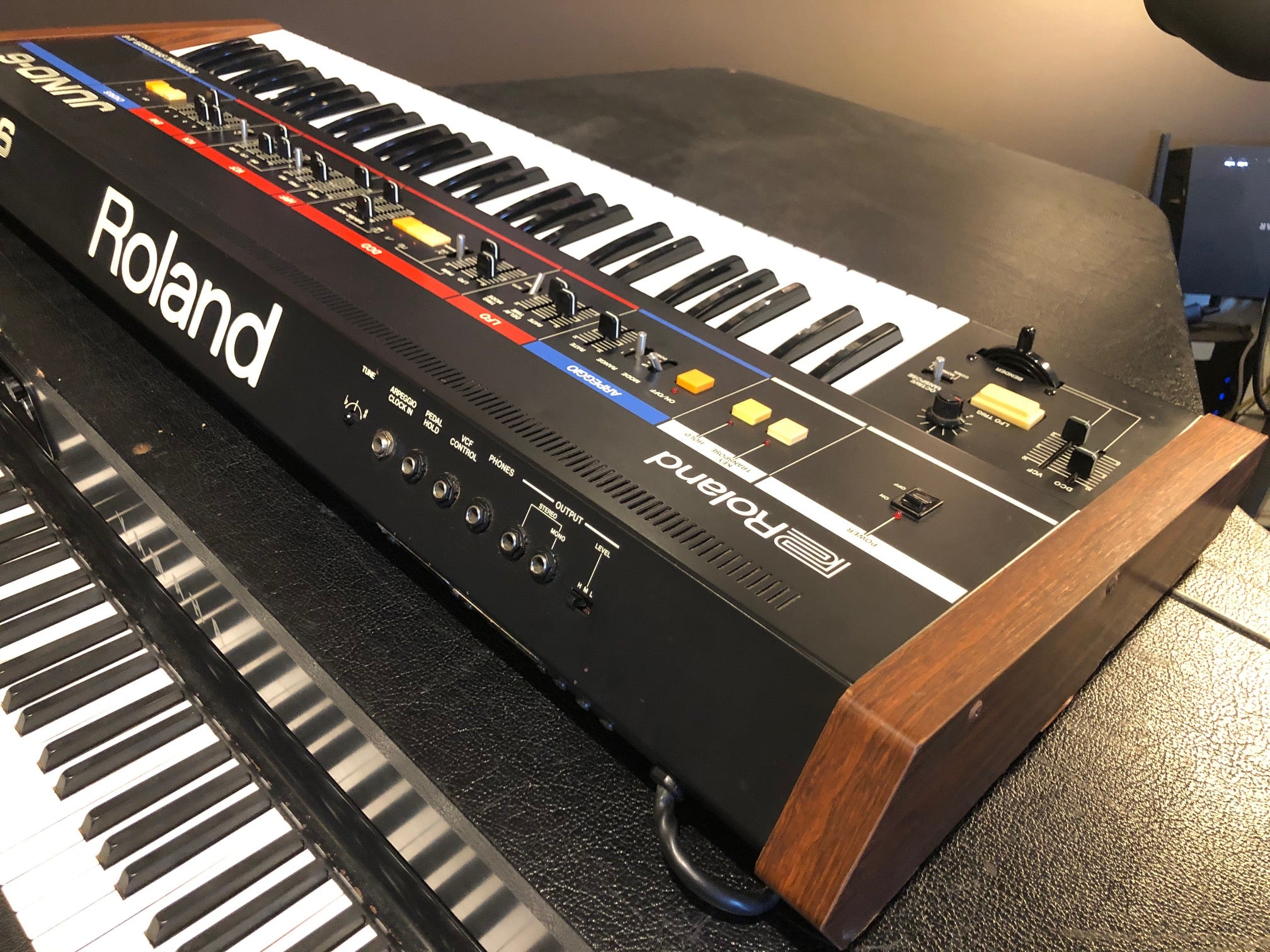 特別オファー Analog Polyphonic Juno-6 Roland Synthesizer Vintage Custom – 鍵盤楽器