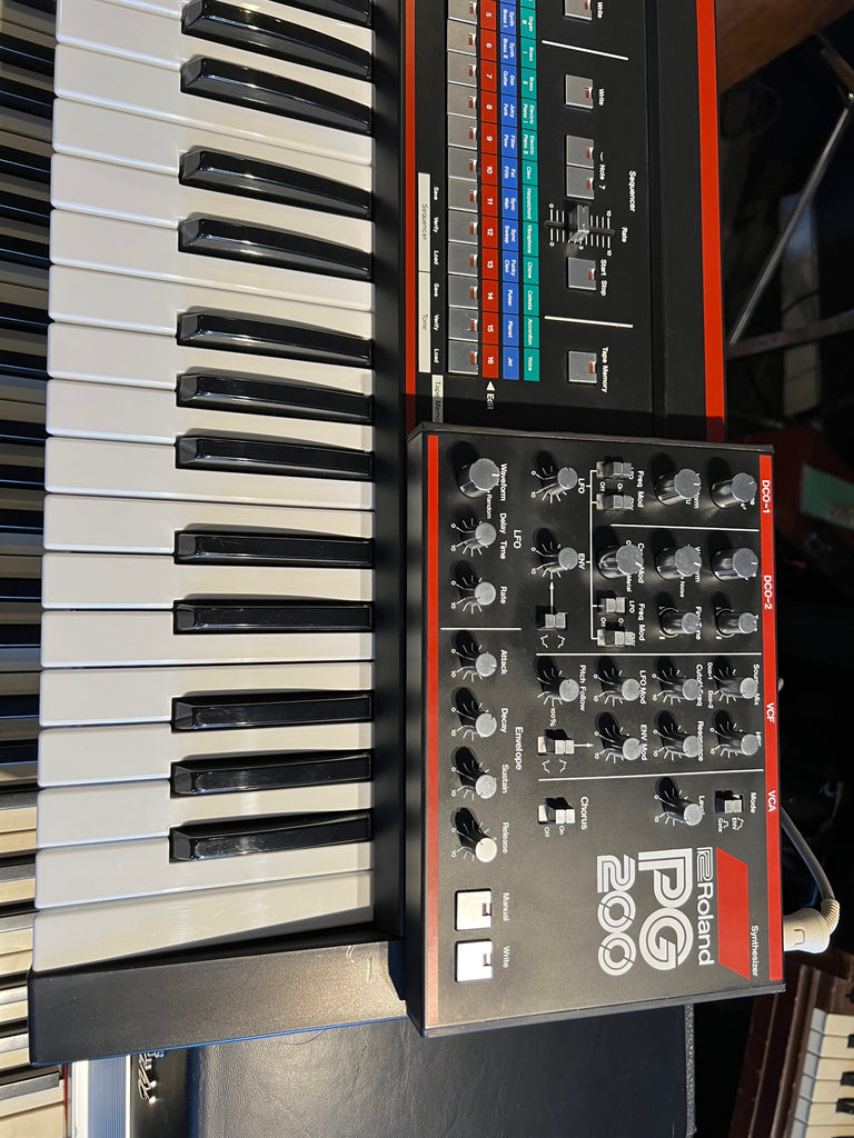 Roland JX-3P Analog Polyphonic Synthesizer with PG200 Programmer