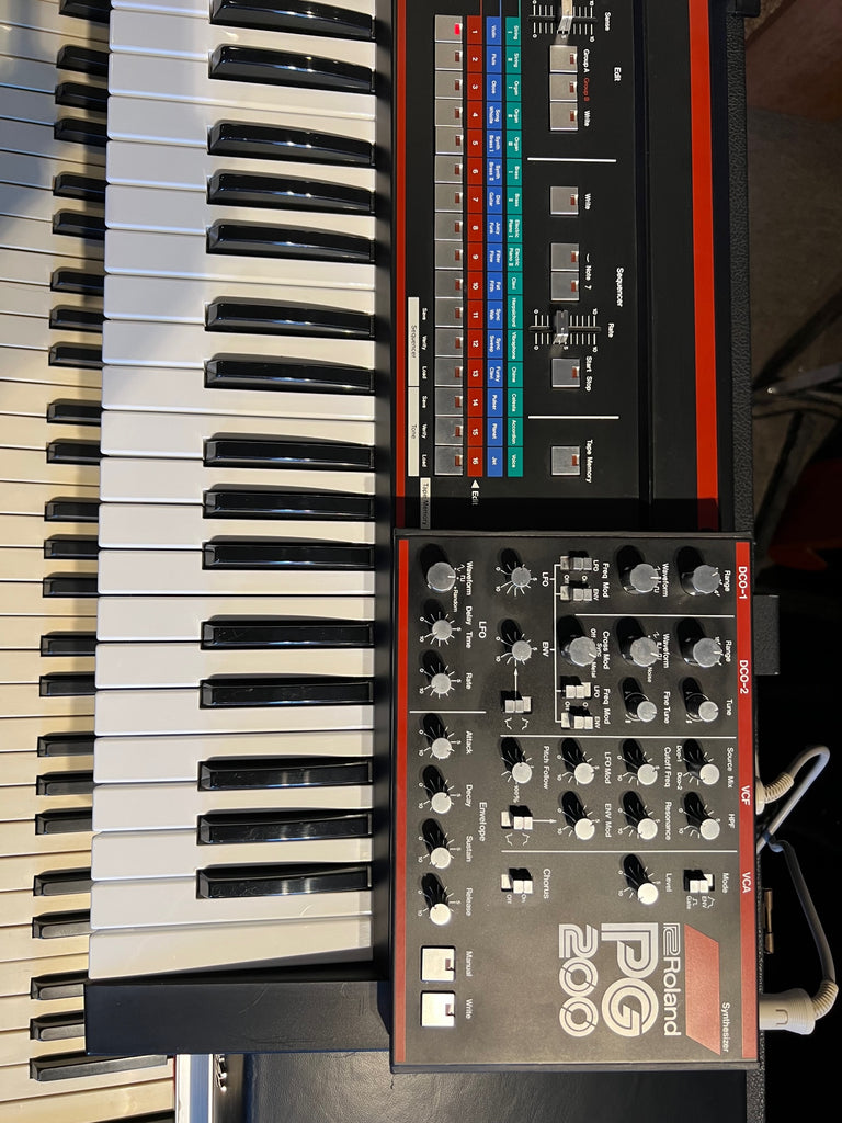 Roland JX-3P Analog Polyphonic Synthesizer with PG200 Programmer