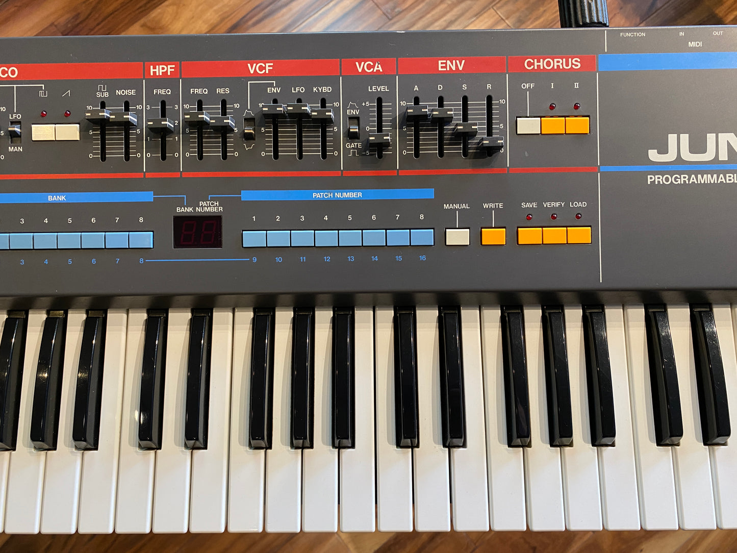Roland Juno-106 61-Key Vintage Polyphonic Synthesizer Keyboard 1984 Pro Serviced